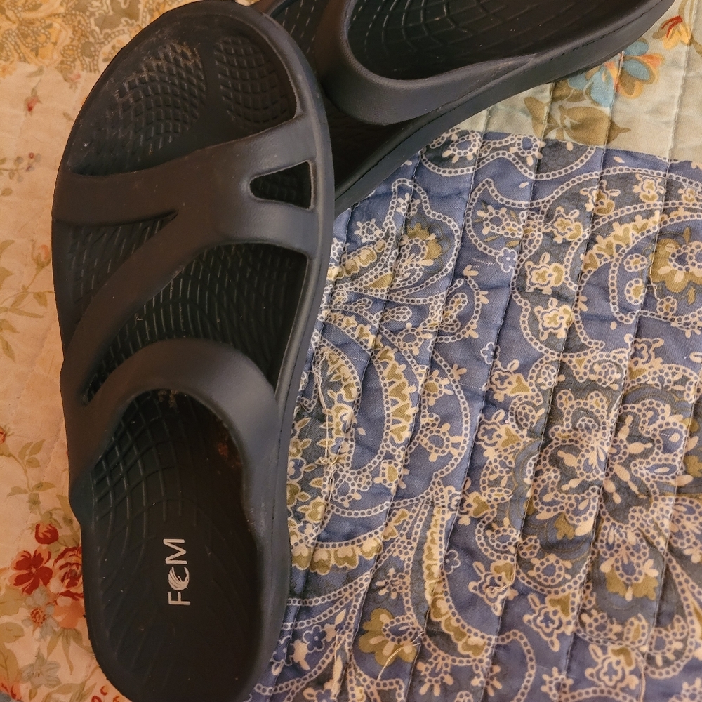 Island Surf Ladies/Kids Slides Size 7